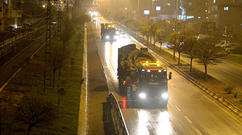 Suriye sınırındaki birliklere takviye devam ediyor.