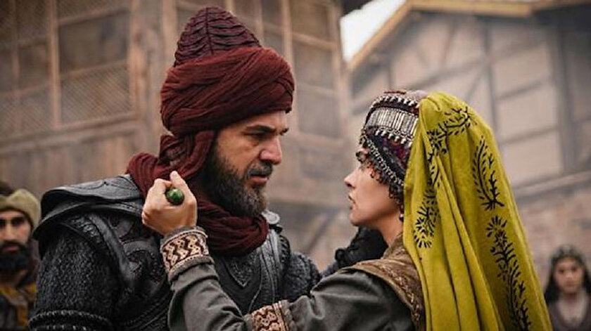 Dirililiş Ertuğrulda görünmez kaza: Hande Soralın elini kılıç kesti