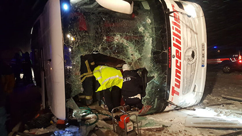 Kirsehir De Yolcu Otobusu Devrildi Olu Ve Yaralilar Var Son Dakika