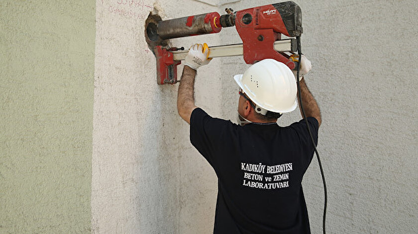 Beton numune alma işlemi.