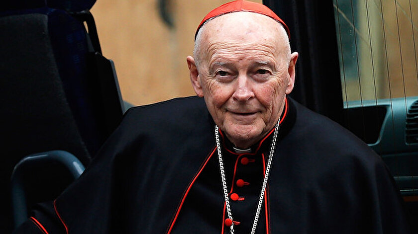 Cinsel tacizle suçlanan Kardinal papazlıktan çıkarıldı