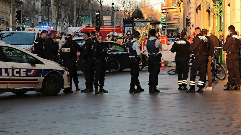Fransada bıçaklı saldırı: Saldırgan 5 kişiyi yaraladı