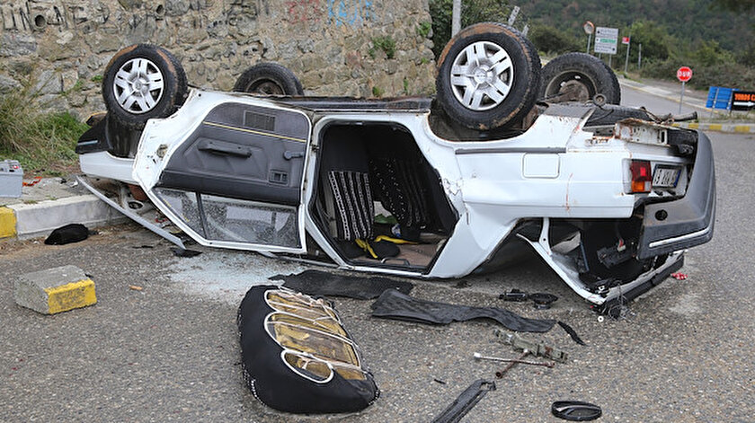 Otomobilde bulunan 2 kişinin sağlık durumun iyi olduğu öğrenildi.