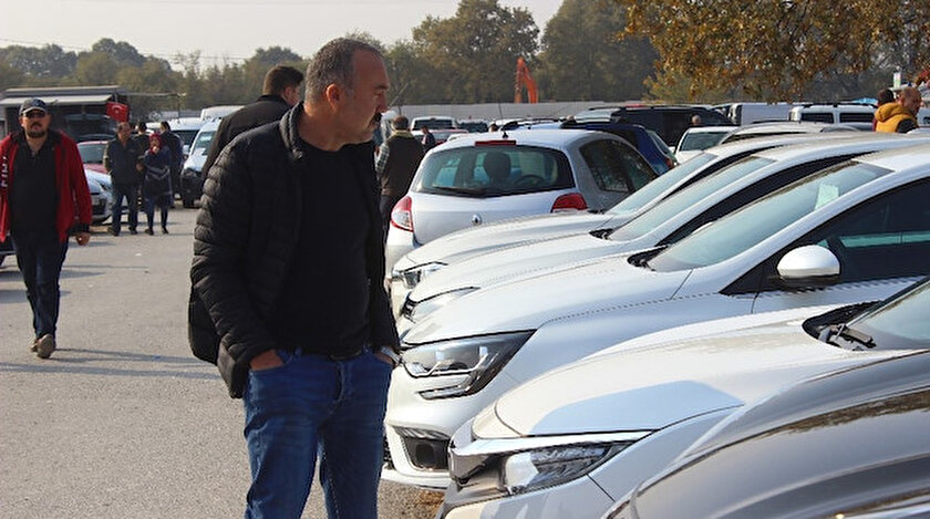 İkinci el otomobil pazarı.