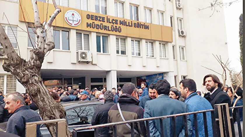 Öğrenci müdürü bıçakladı
