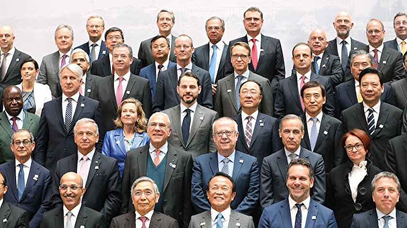 Uluslararası Para Fonu ve Dünya Bankası Bahar Toplantıları kapsamında Washington’da bulunan Bakan Albayrak, G20 maliye bakanları ve merkez bankası başkanları ile aile fotoğrafı çekimine katıldı.