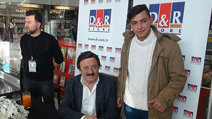 Selami Sahin E Imza Gununde Hayran Soku