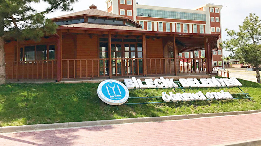 Şeyh Edebali Üniversitesi’ndeki öğrenci otağına kilit vuruldu.