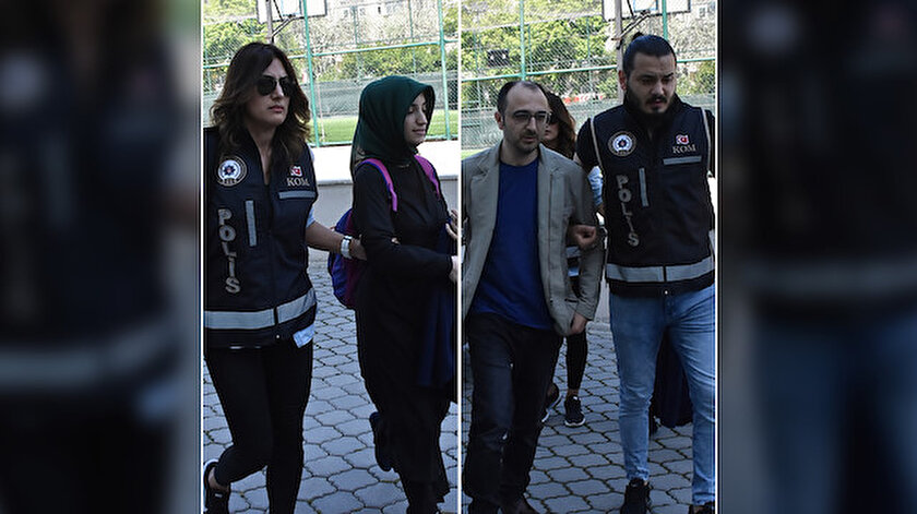 FETÖ mensubu çift polisler eşliğinde Emniyete götürülürken.