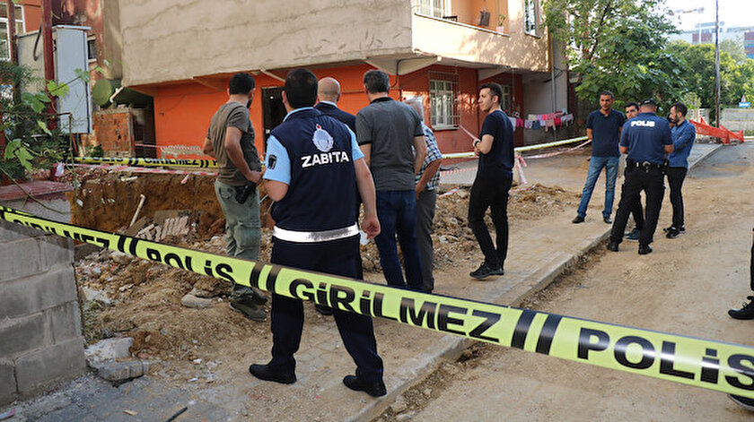 Polis binanın etrafını korumaya aldı.