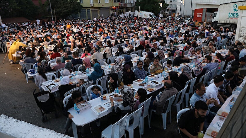 Eyüpsultan'da düzenlenen iftar sofraları
