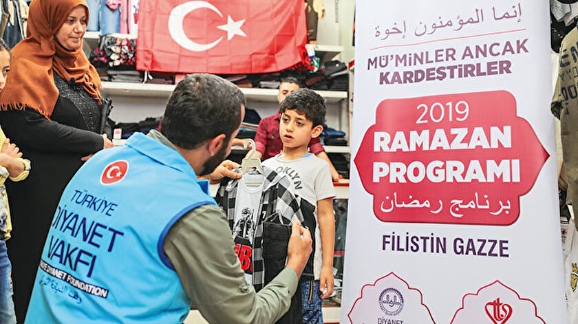 Türkiye Diyanet Vakfı binlerce yetim çocuğa bayramlık dağıtacak.