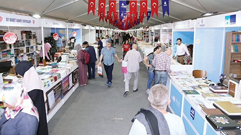 Dini Kitaplar Golgede Kaldi