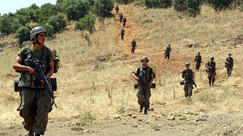 Açık arazide operasyon yapan askerler. Fotoğraf: Arşiv.