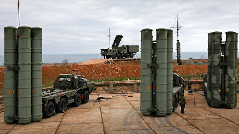 S-400 hava savunma sistemi bataryaları.