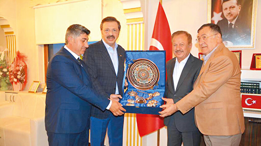 Türkiye Odalar ve Borsalar Birliği Başkanı Rıfat Hisarcıklıoğlu, Haymana Belediye Başkanı Özdemir Turgut’u makamında ziyaret etti.