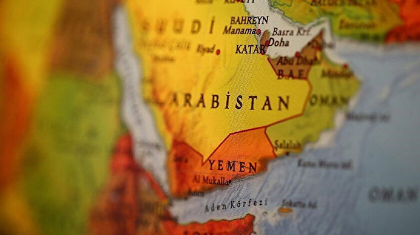 BAE, Mayıs 2018'de dönemin Yemen Başbakanı Ahmed bin Dağr'ın Sokotra'da olduğu bir sırada adaya askeri birlikler çıkarmıştı.