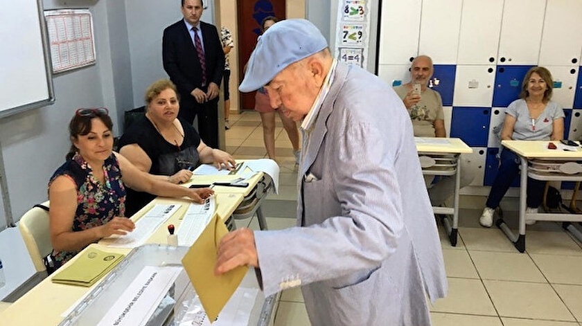 Ünlü yönetmen Türker İnanoğlu oyunu kullandı