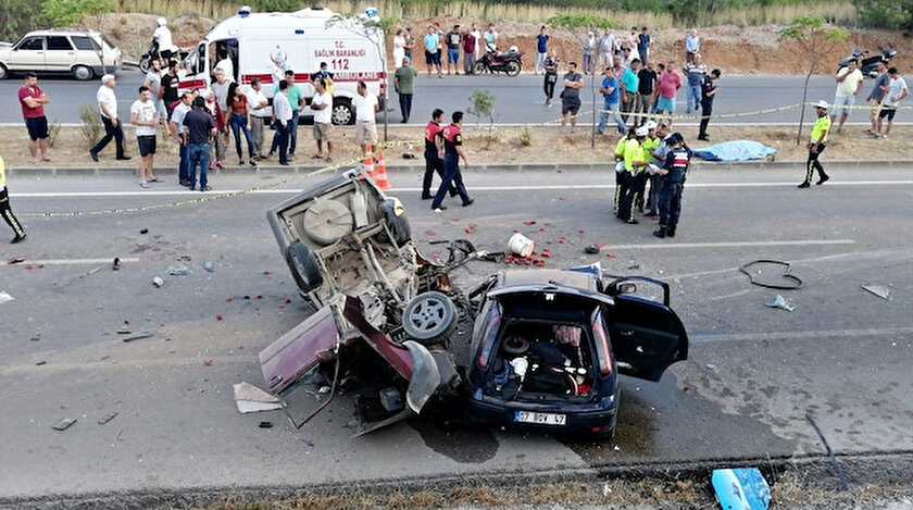 Trafik kazasında 2 kişi öldü, biri bebek 6 kişi yaralandı