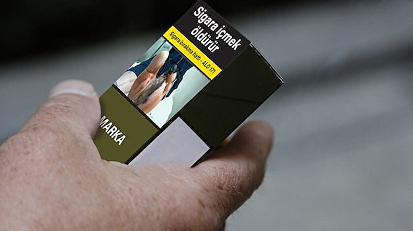 Sigarada tek tip paket uygulamasında pakette sadece marka ismi yer alıyor logo bulunmuyor.