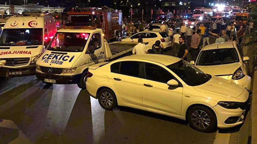 Yarış sırasında makas atarken zincirleme kazaya neden oldu