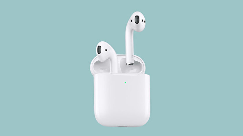 Airpods ilk iki versiyonda tamamen aynı tasarımla piyasaya sürülmüştü.