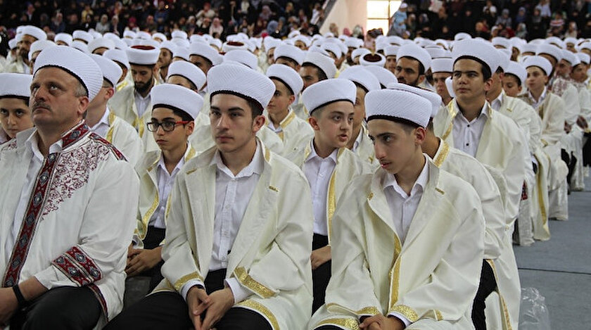 Rize'de 132 kız ve 223 erkek hafız icazetini aldı.