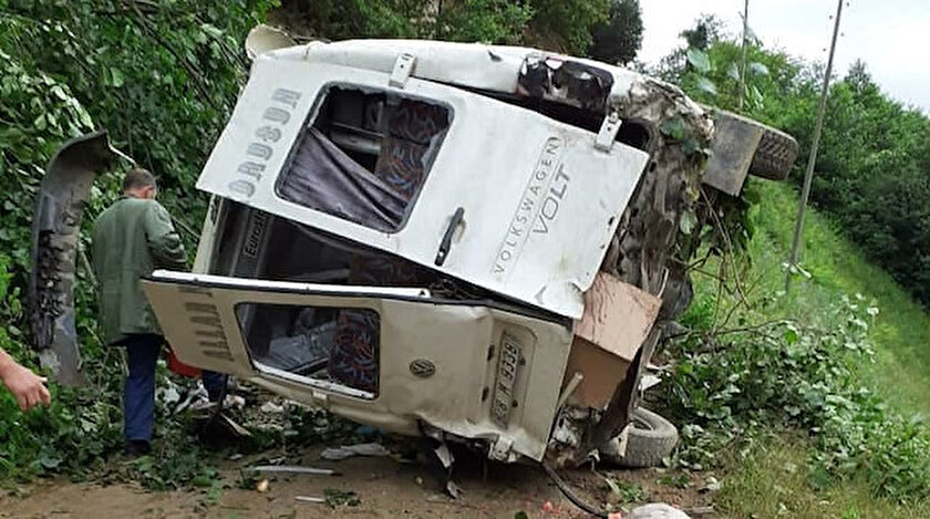 giresun daki yolcu minibusu dereye