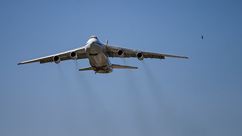 S-400 sisteminin parçalarını taşıyan Rusya uçağı