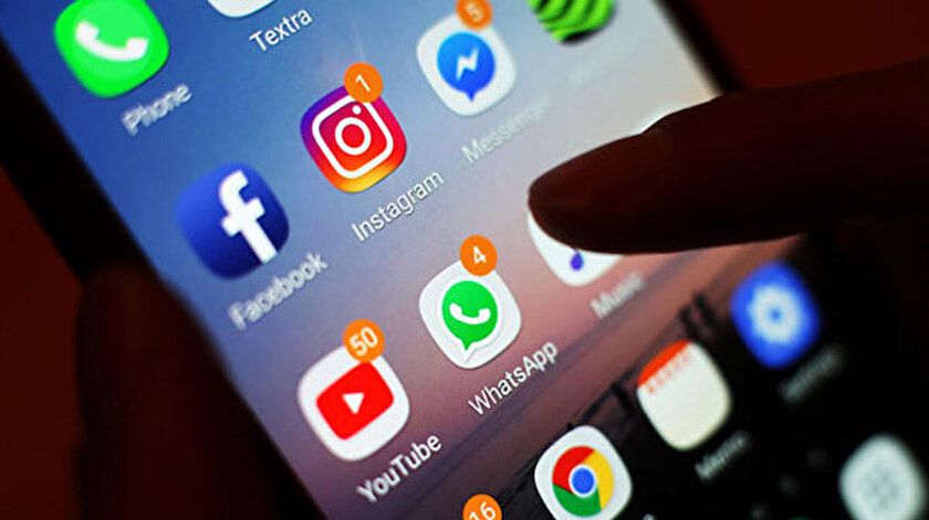 Facebook, WhatsApp ve Instagram logoları.