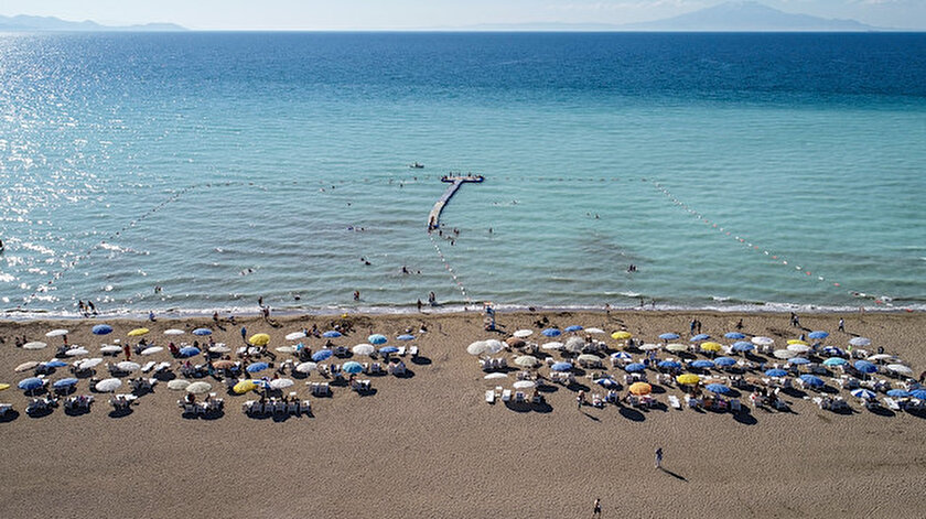 İranlı turistin yanı sıra çevre illerden çok sayıda kişi Van'a gidiyor.