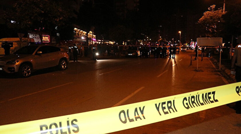İhbar üzerine olay yerine sağlık ve polis ekipleri sevk edildi.