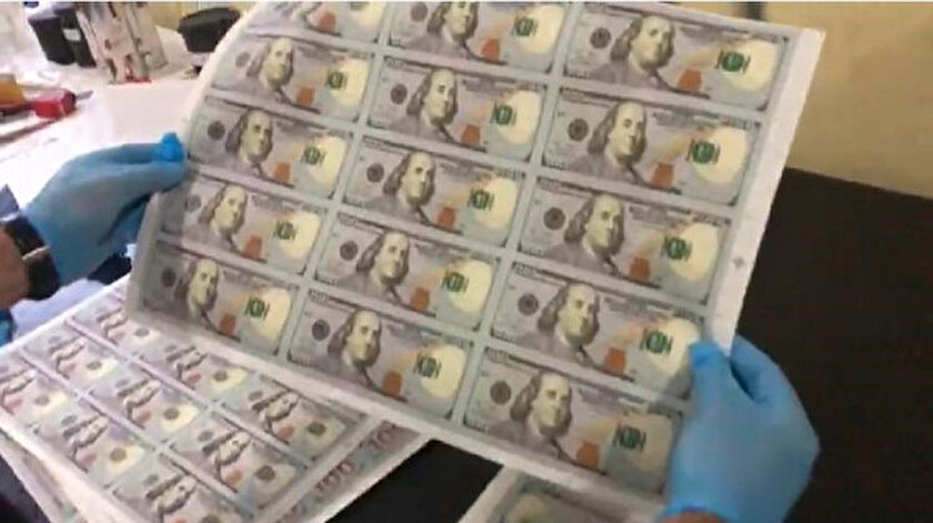 İstanbul'da ele geçirilen sahte dolarlar.