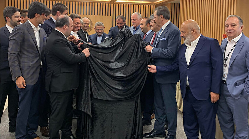 Bakan Varank'la birlikte maketi inceleyen proje ortaklarının da ilk kez gördüğü model beğeni topladı.