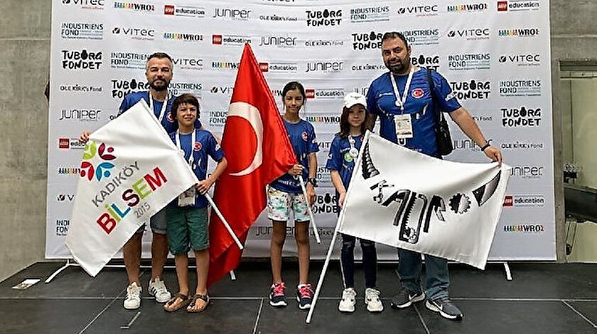 Dünya Robot Olimpiyatları'na (World Robotic Olympiad) katılan Kadıköy BİLSEM öğrencileri Ayşe Ada Beğendi, Rüzgar Ertem ve Ada Aktoğu, 32 ülkeden 158 takımın katıldığı yarışmada, kurallı WeDo kategorisinde dünya ikincisi oldu.