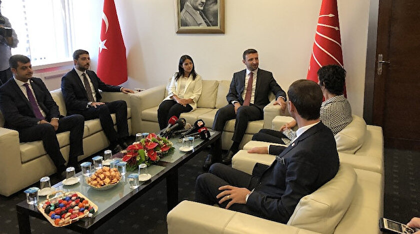 AK Parti adına bayram ziyaretini gerçekleştiren heyette; Ankara Milletvekili Orhan Yeğin, Genel Merkez Kadın Kolları MKYK üyesi Elif Rabia Gürbüz, Genel Merkez Gençlik Kolları MYK üyesi Burak Yıldız yer aldı.
