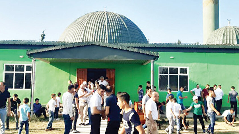 Ahıska Türkleri, bayram namazı için camilere akın etti.
