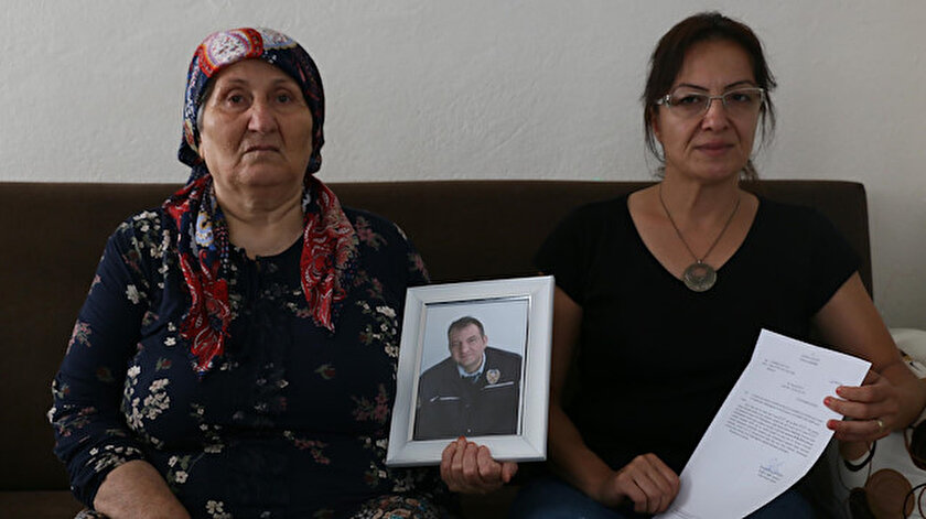 Şehit polisin annesi ve eşi.