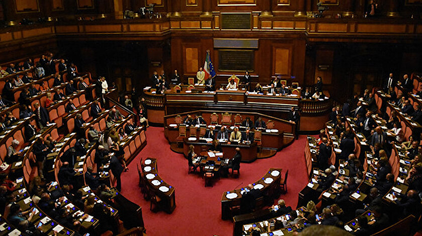 İtalya'da Senato Genel Kurulu, hükümet krizinde çözüm bulamadı.