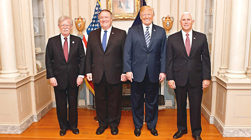 John Bolton, Mike Pompeo, Donald Trump, ve Mike Pence
