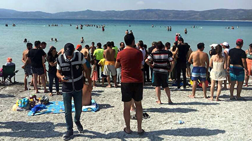 Kayadibi plajında suya giren Hasan İlhan'ın yarım saat sonra cansız bedenine ulaşıldı.