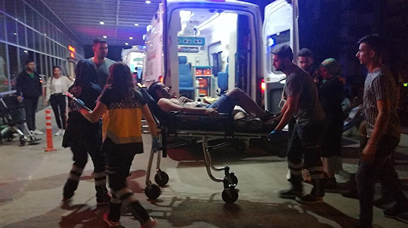 Akrabalar arasında çıkan kavgada 2 kişi yaralandı.