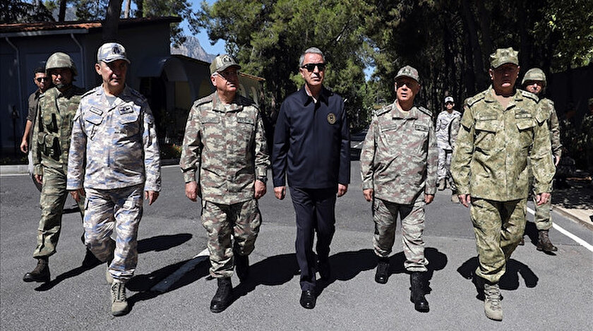 Bakan Akar ve TSK komuta kademesi Fotoğraf: Arşiv