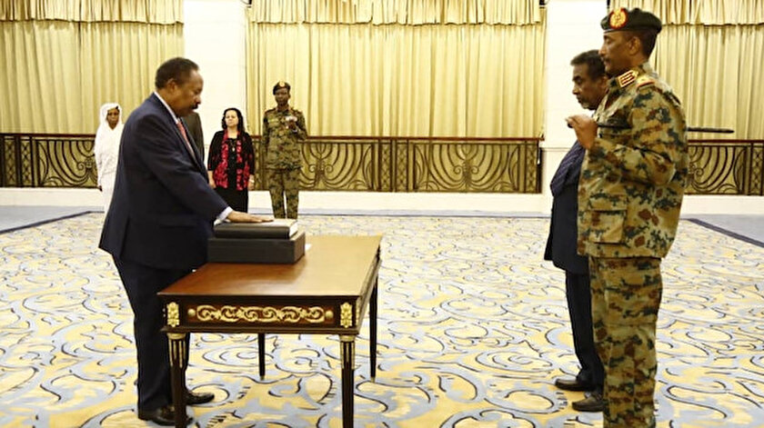Sudan geçiş dönemi başbakanı Abdullah Hamadok yemin etti.