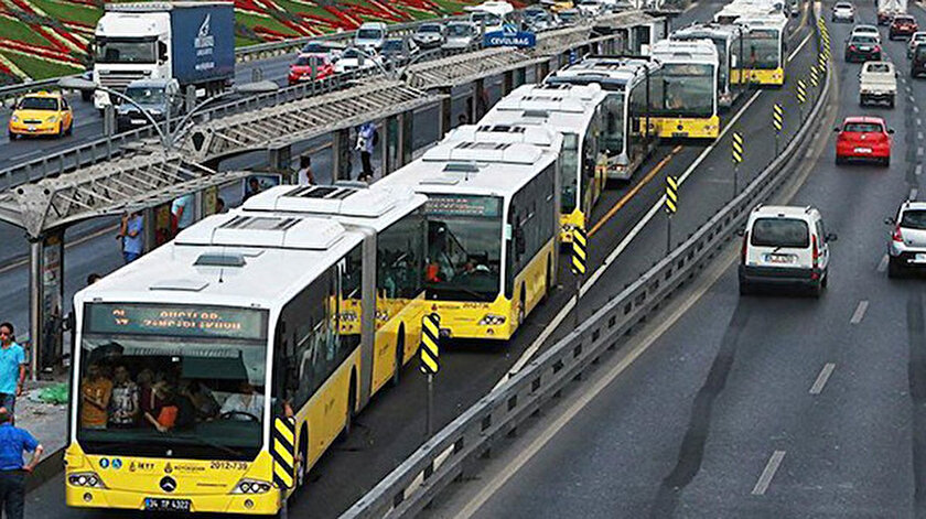 Her gün on binlerce İstanbullu metrobüs kullanıyor.