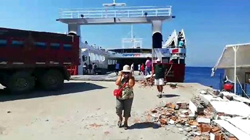 Erdek-Avşa seferini yapan feribot karaya çarptı.