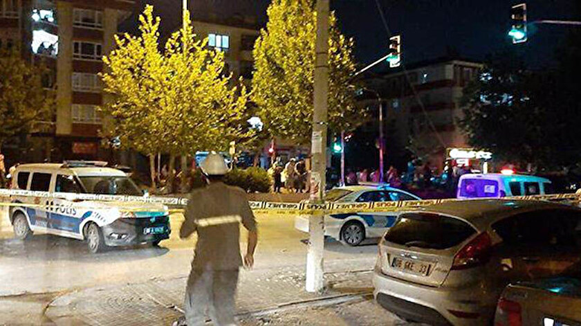 Ekipler olay yerinde incelemelerde bulundu.
