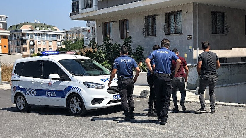 Polis ekipleri evde yapılan incelemenin ardından uzman çavuşu gözaltına alarak Beylikdüzü Polis Merkezine götürdü.