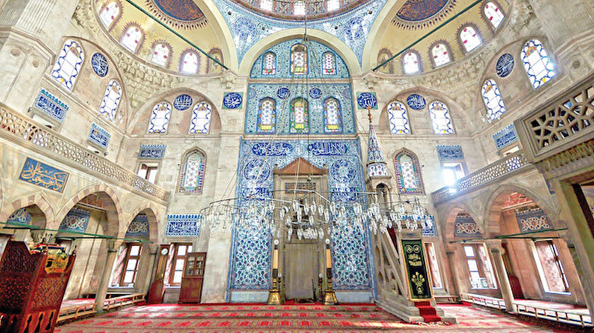 Selim II’nin kızı Ismihan (Esmahan) Sultan’ın eşi Sokullu Mehmet Paşa için Mimar Sinan’a yaptırdığı cami .