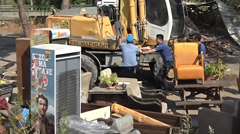 Bursa Da Minibusculer Tuvalet Icin Ayaklandi Kepce Kazmayi Vurdu Olaylar Cikti